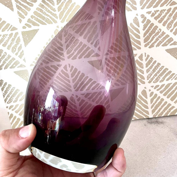 Mid Century Modern Amethyst Vase. Mod Style. - Picture 4 of 4
